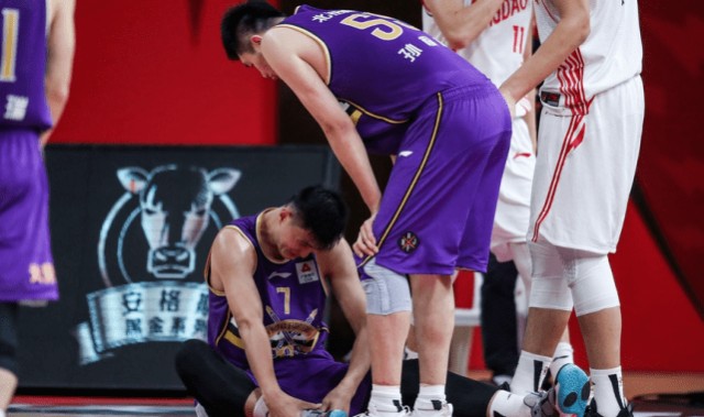  纽伦堡防守漏洞百出惨败领头羊暴露实力差距  