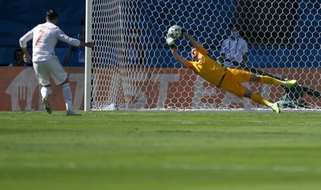  扎哈突破造乌龙，水晶宫主场幸运战平阿森纳抢分成功  