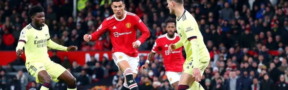  孙兴慜传射建功，热刺客场逼平曼联守住欧冠希望  