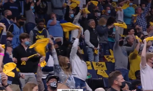  梅斯主场氛围燃爆全场，球迷助威激发球员斗志