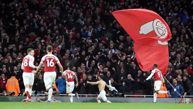  阿森纳补时绝杀切尔西，伦敦德比火药味十足  