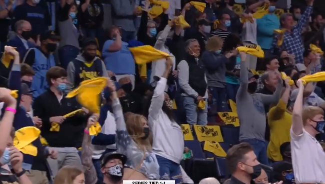  梅斯主场氛围燃爆全场，球迷助威激发球员斗志