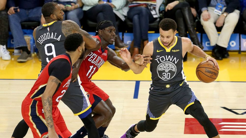  霍勒迪抢断反击一条龙，雄鹿末节发力战胜尼克斯